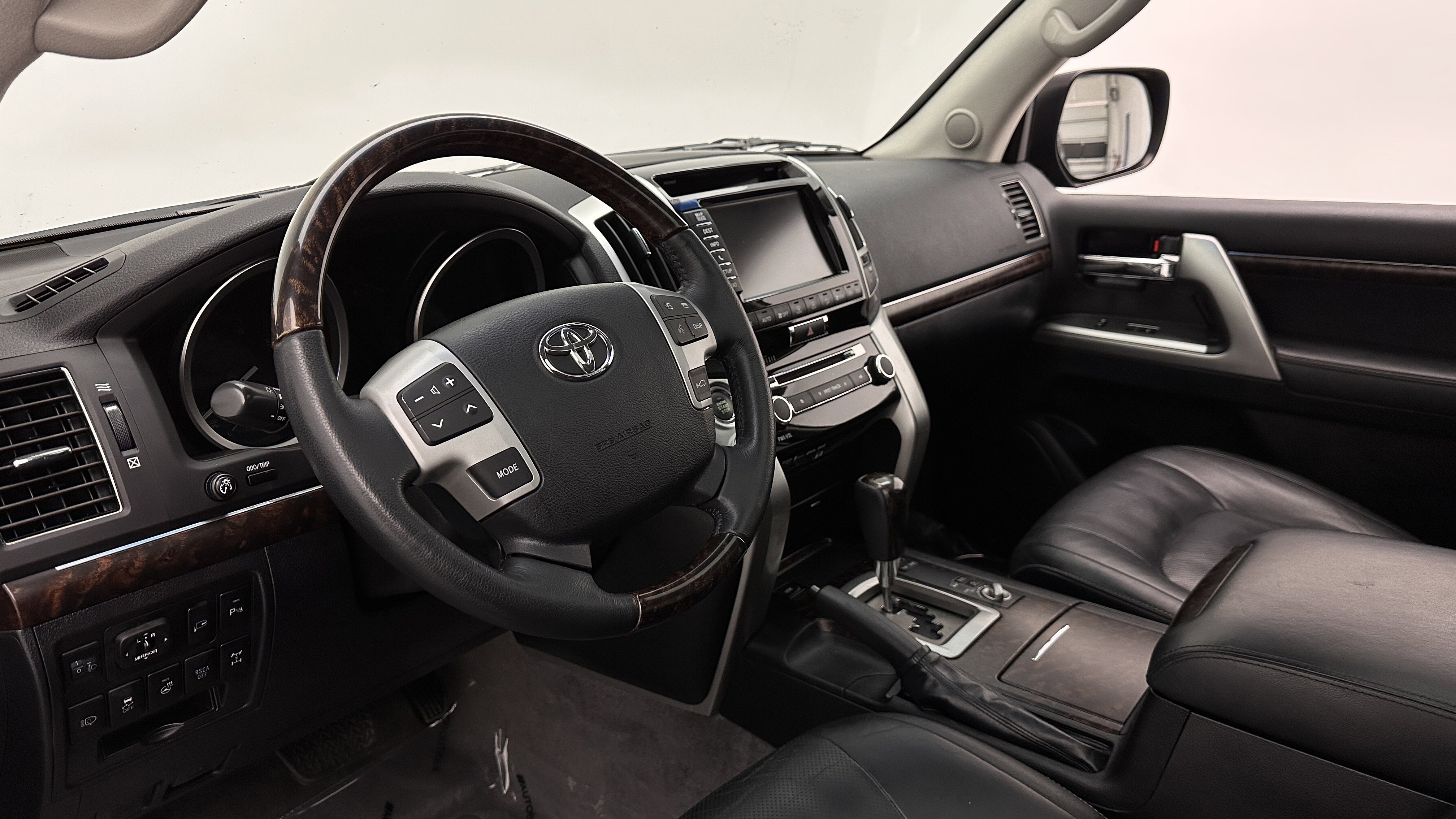 Used 2014 Toyota Land Cruiser AWD/4WD image 12