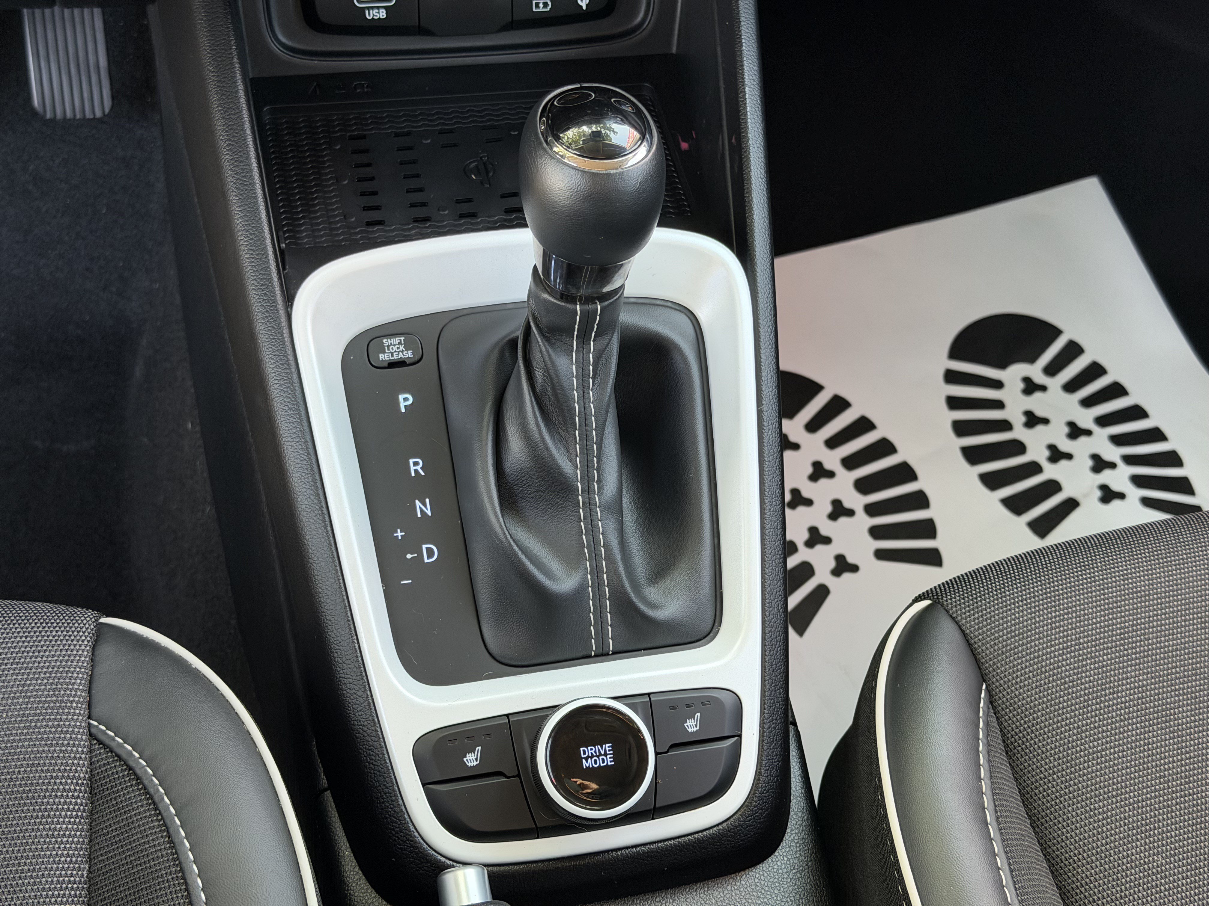 Used 2025 Hyundai Venue Limited FWD image 19