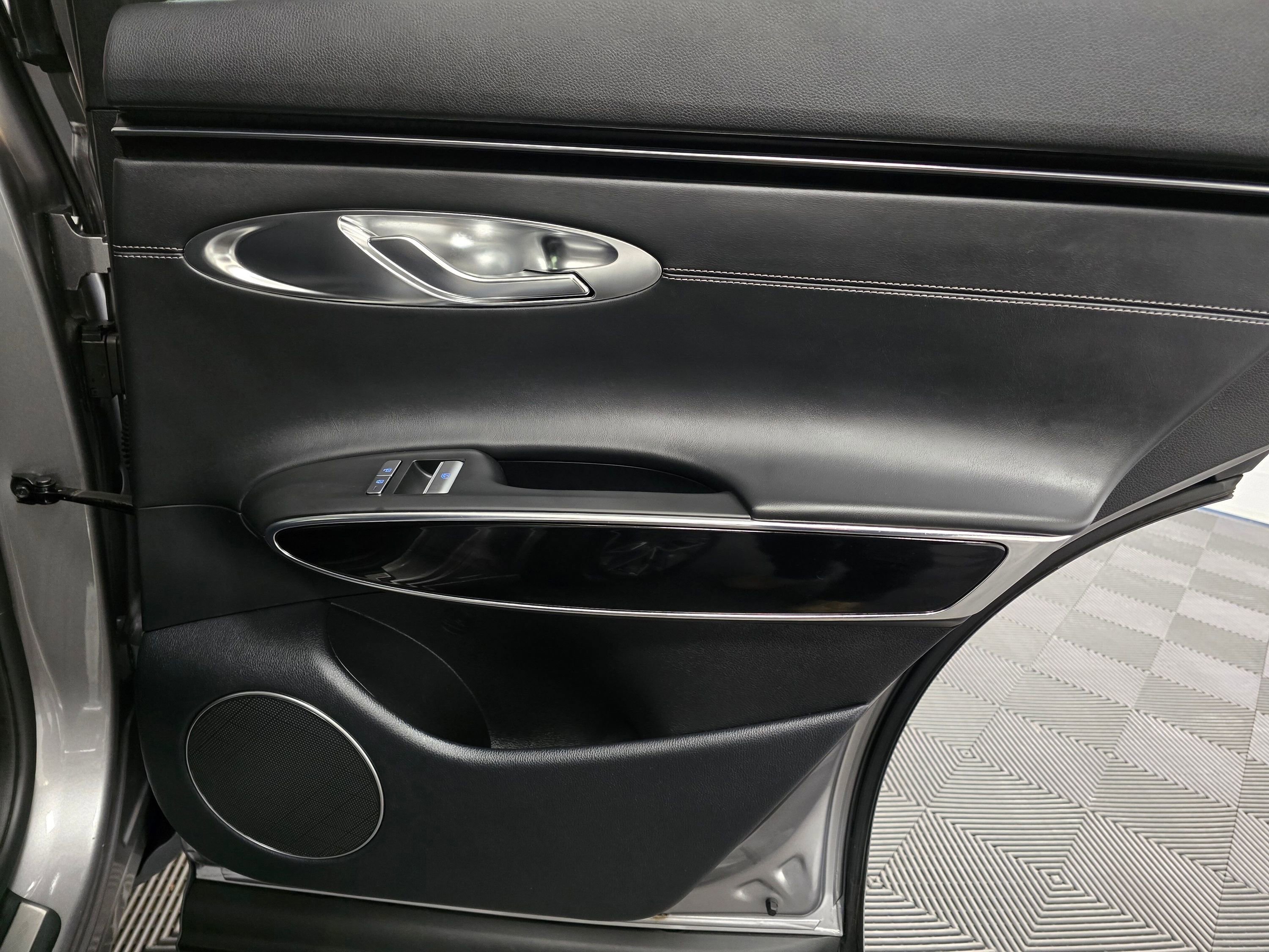 Used 2025 Genesis GV70 2.5T image 26