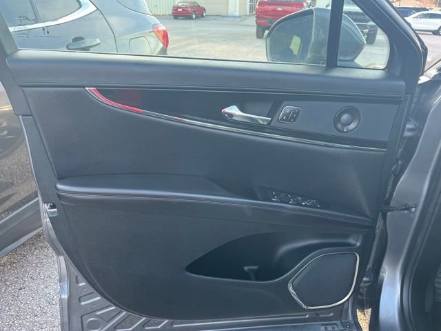 Used 2023 Lincoln Nautilus Reserve w/ Equipment Group 201A image 12