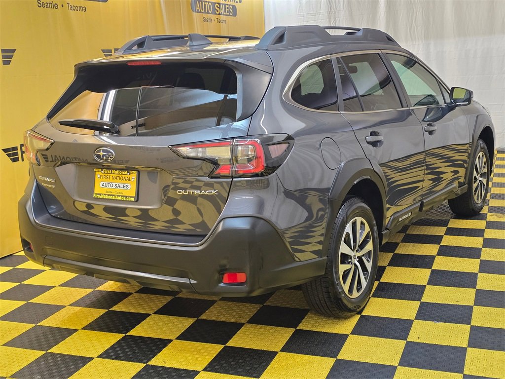 Used 2023 Subaru Outback Premium image 3