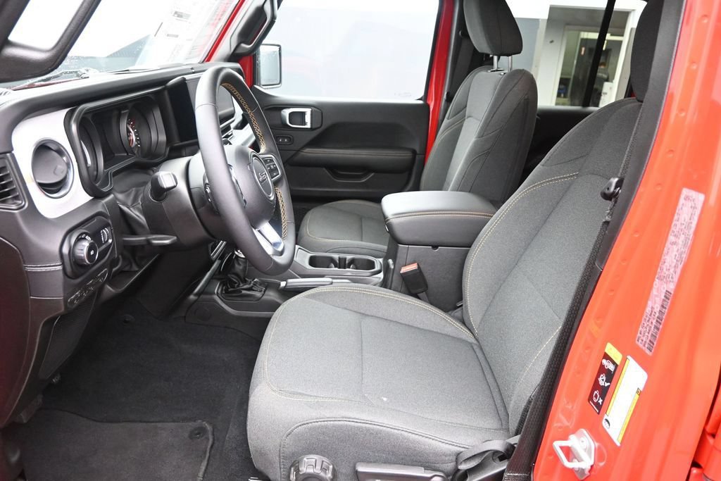 Used 2024 Jeep Wrangler Unlimited Sahara w/ Technology Group AWD/4WD image 10