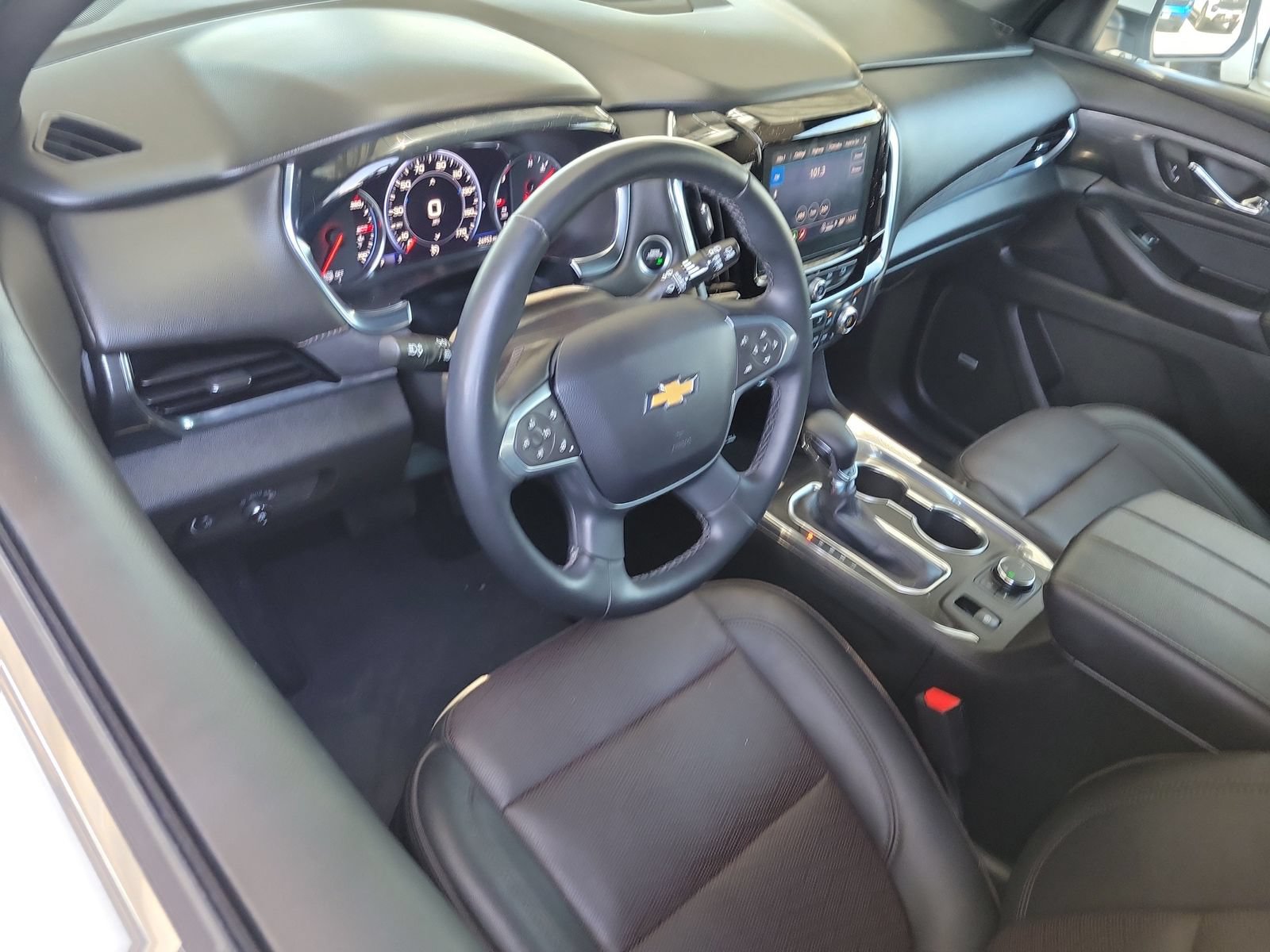 Used 2023 Chevrolet Traverse High Country FWD image 6