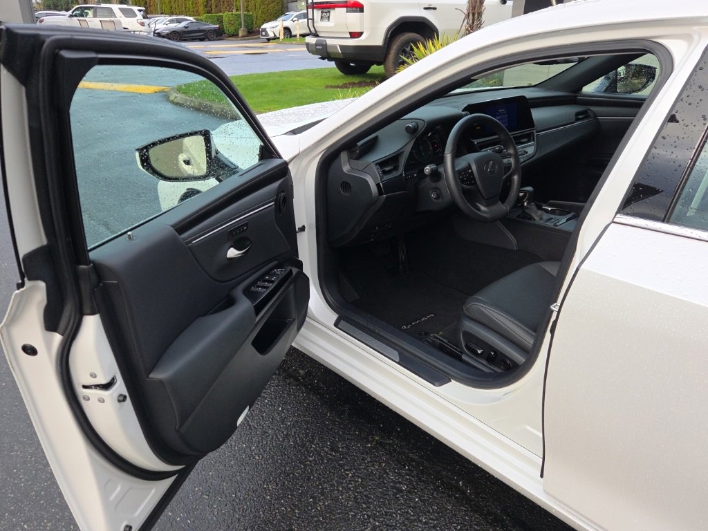 Certified 2024 Lexus ES 350 w/ Premium Package image 10