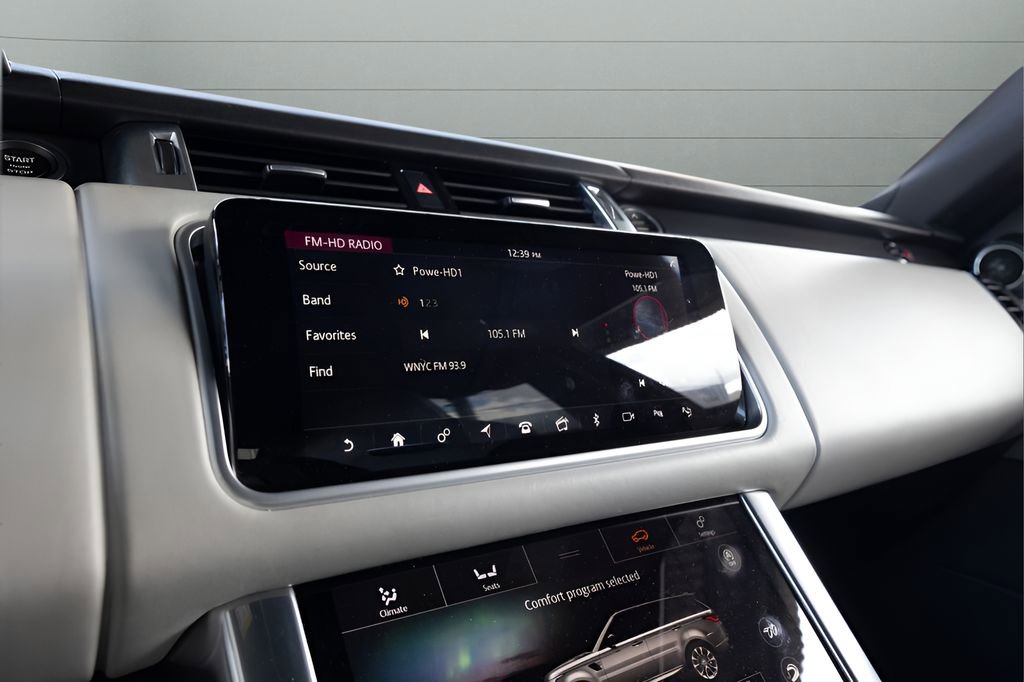 Used 2020 Land Rover Range Rover Sport SVR image 25