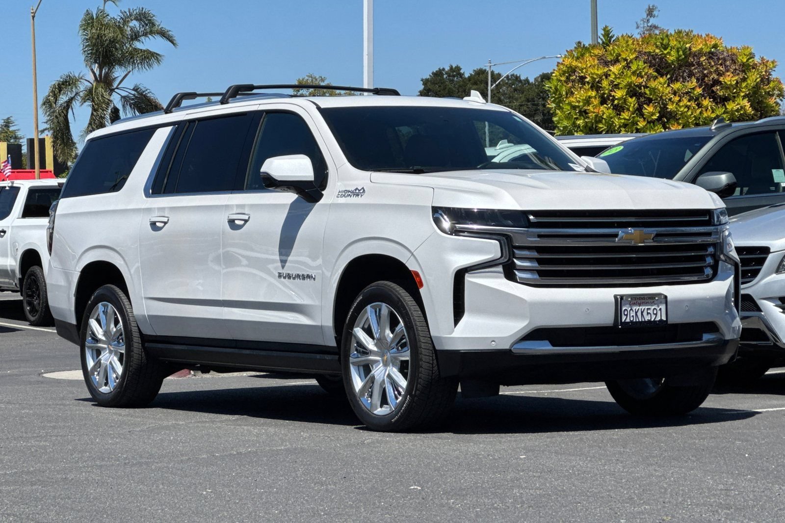 Used 2023 Chevrolet Suburban High Country w/ LPO, Illumination Package AWD/4WD image 2