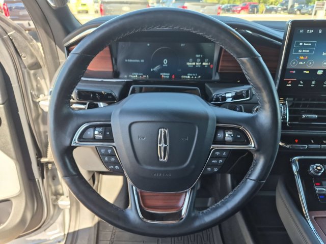 Used 2023 Lincoln Navigator Reserve AWD/4WD image 19
