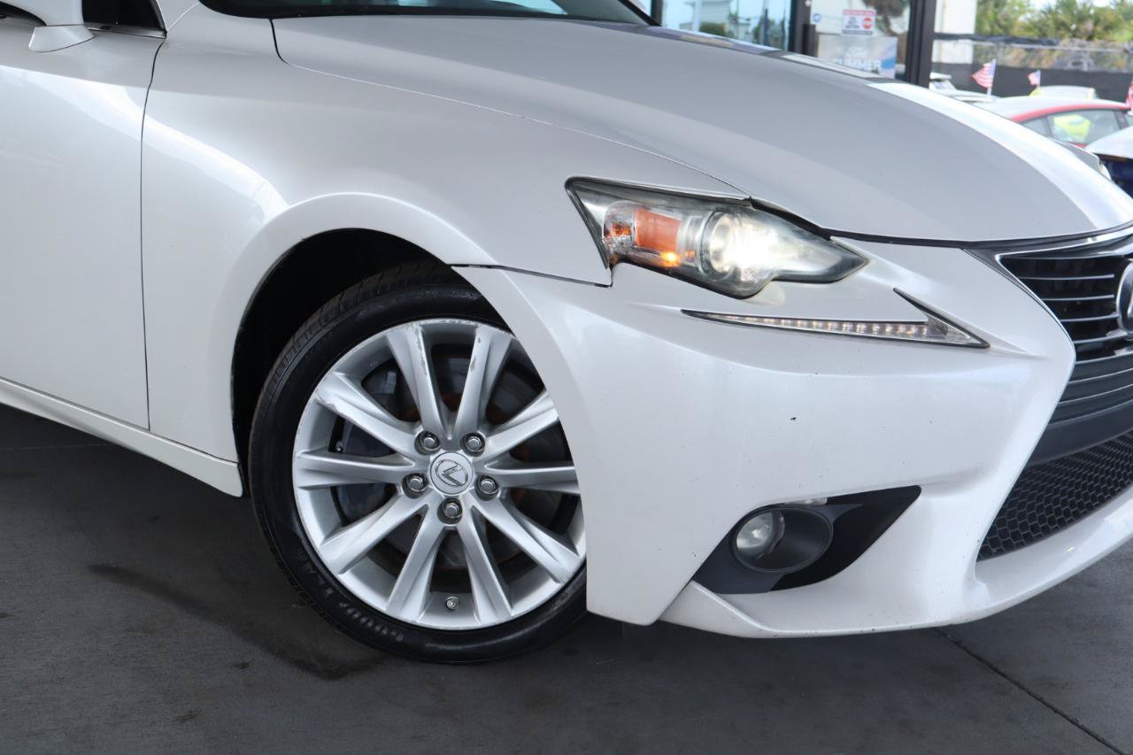 Used 2016 Lexus IS 200t RWD image 4