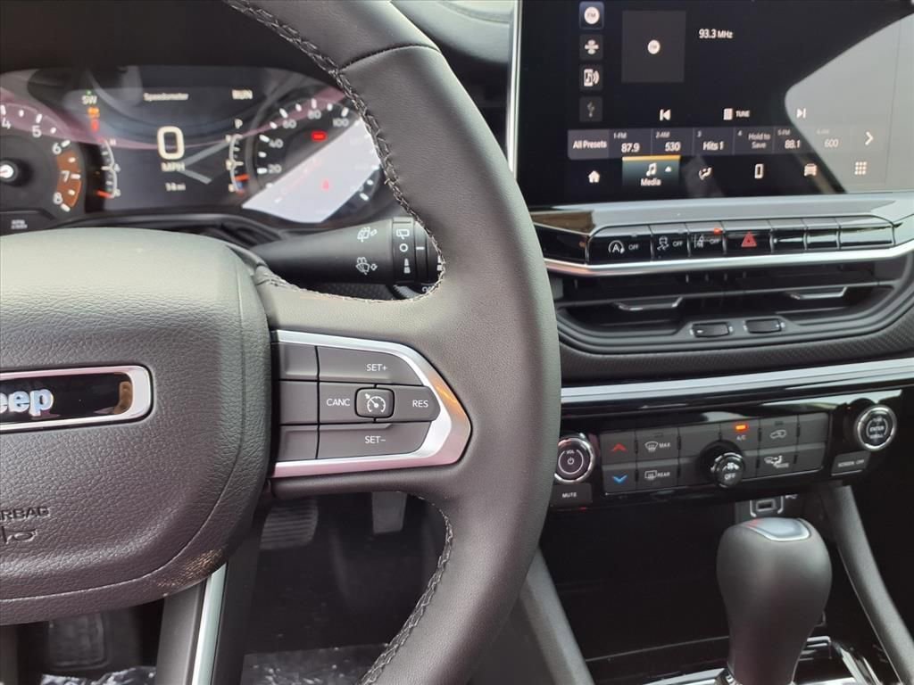 New 2026 Jeep Compass Latitude image 11