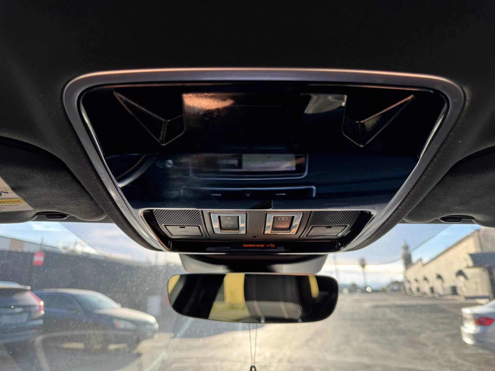 Used 2019 Land Rover Range Rover Velar R-Dynamic SE AWD/4WD image 32