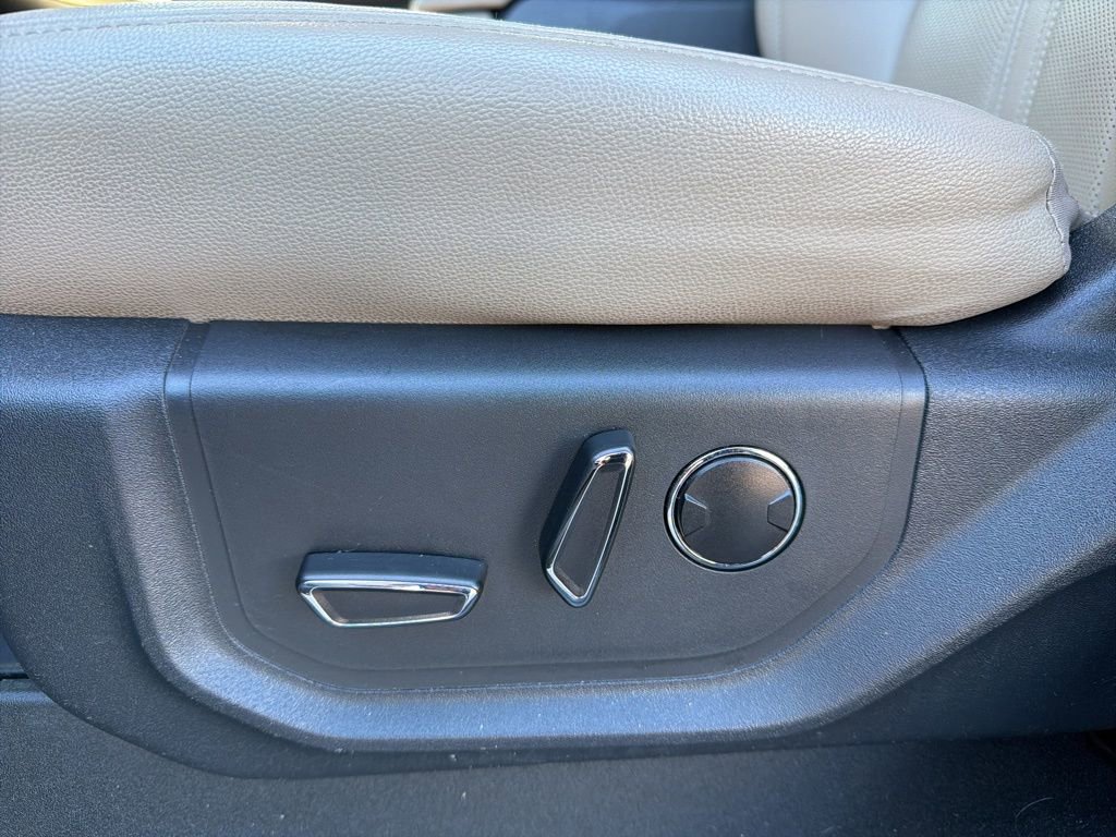 Used 2024 Ford Expedition Limited image 13