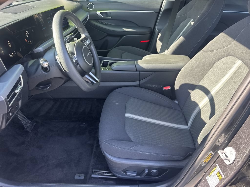 Used 2025 Hyundai Sonata SEL FWD image 9