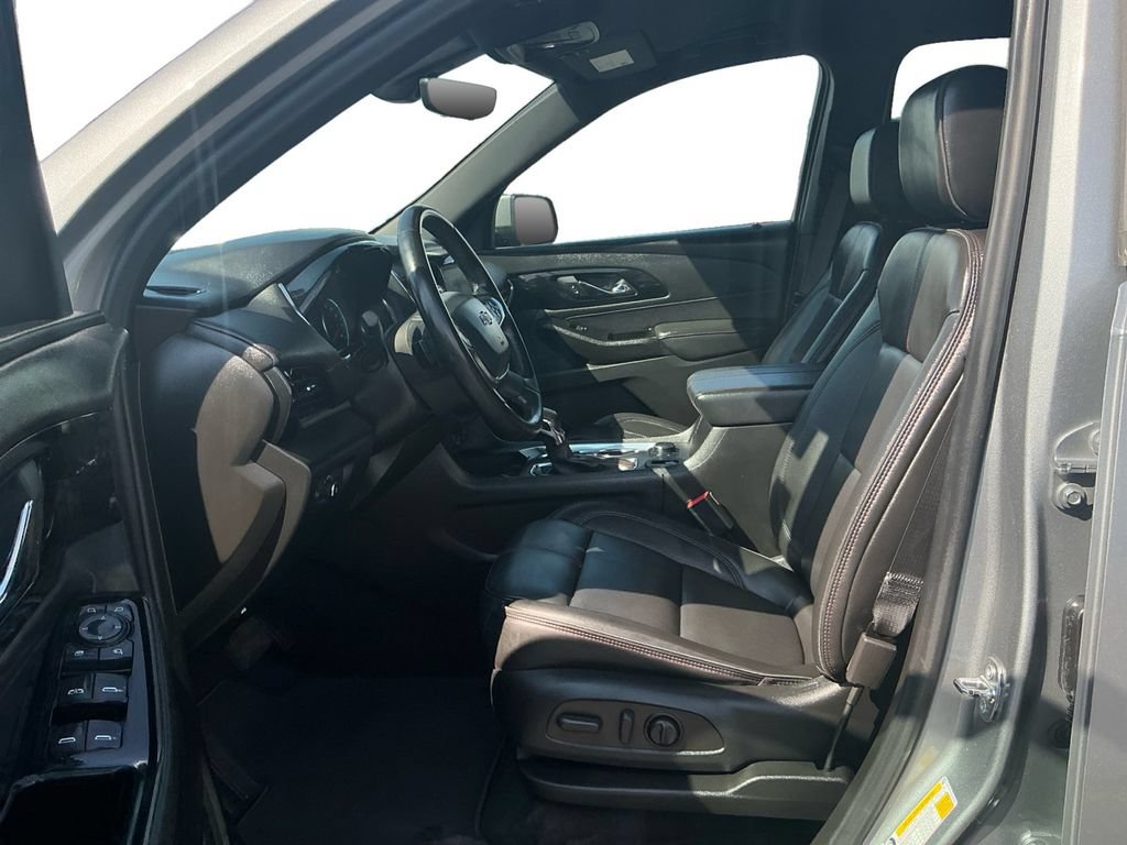 Used 2023 Chevrolet Traverse RS FWD image 14