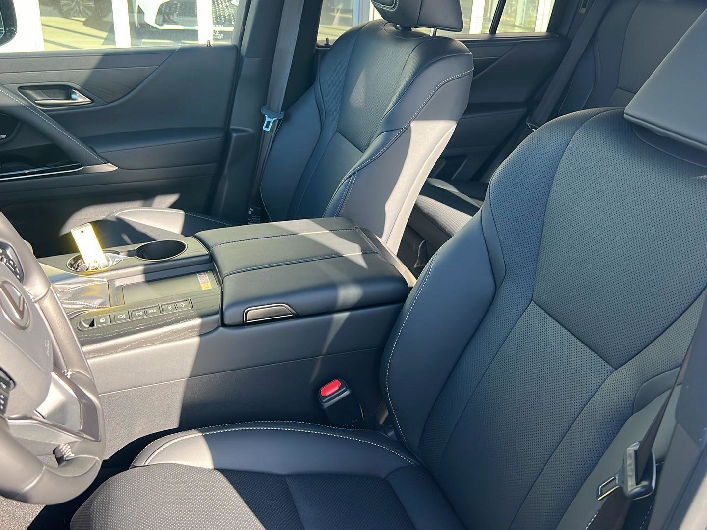 New 2026 Lexus LX 600 4WD w/ Luxury Package image 31