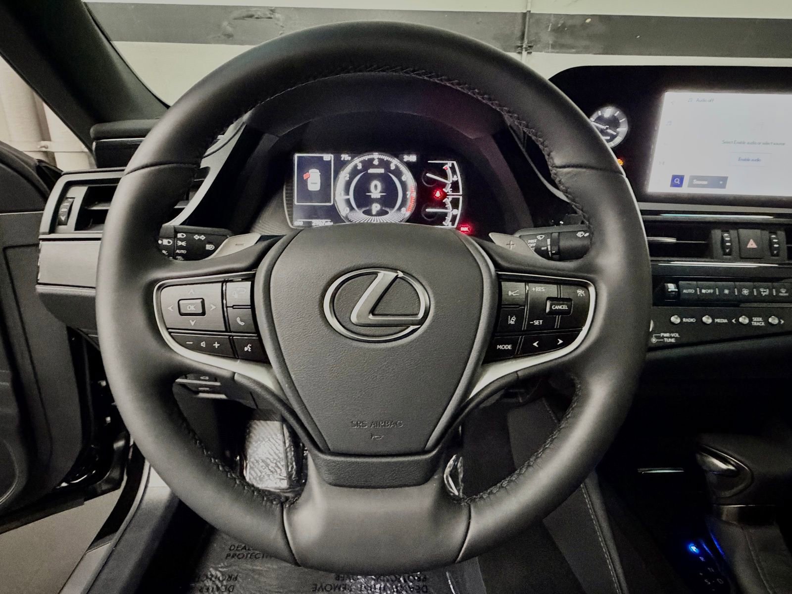 Used 2025 Lexus ES 350 w/ Accessory Package (Z1) image 26