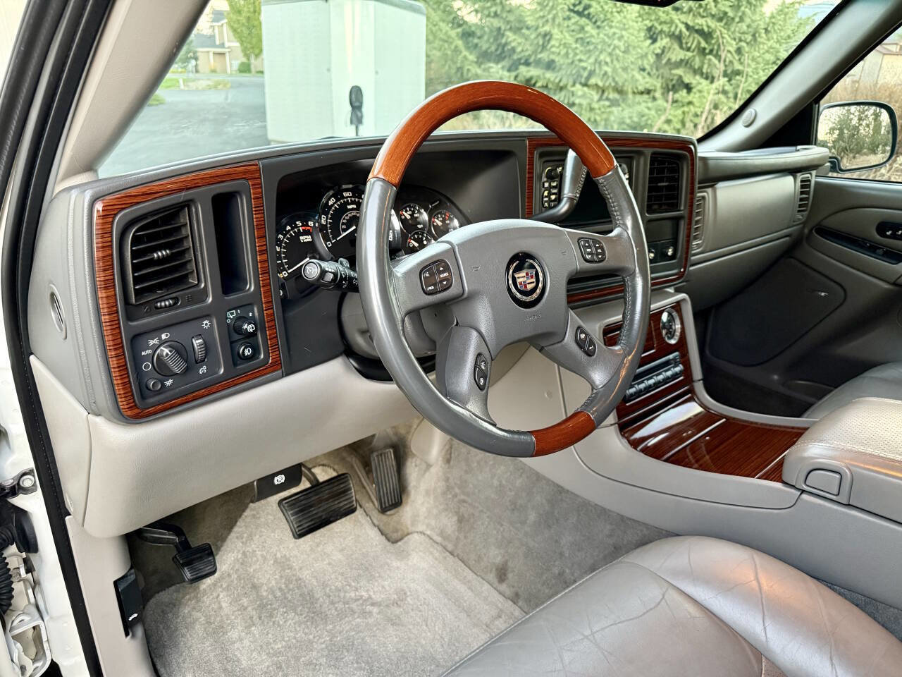 Used 2004 Cadillac Escalade AWD image 9