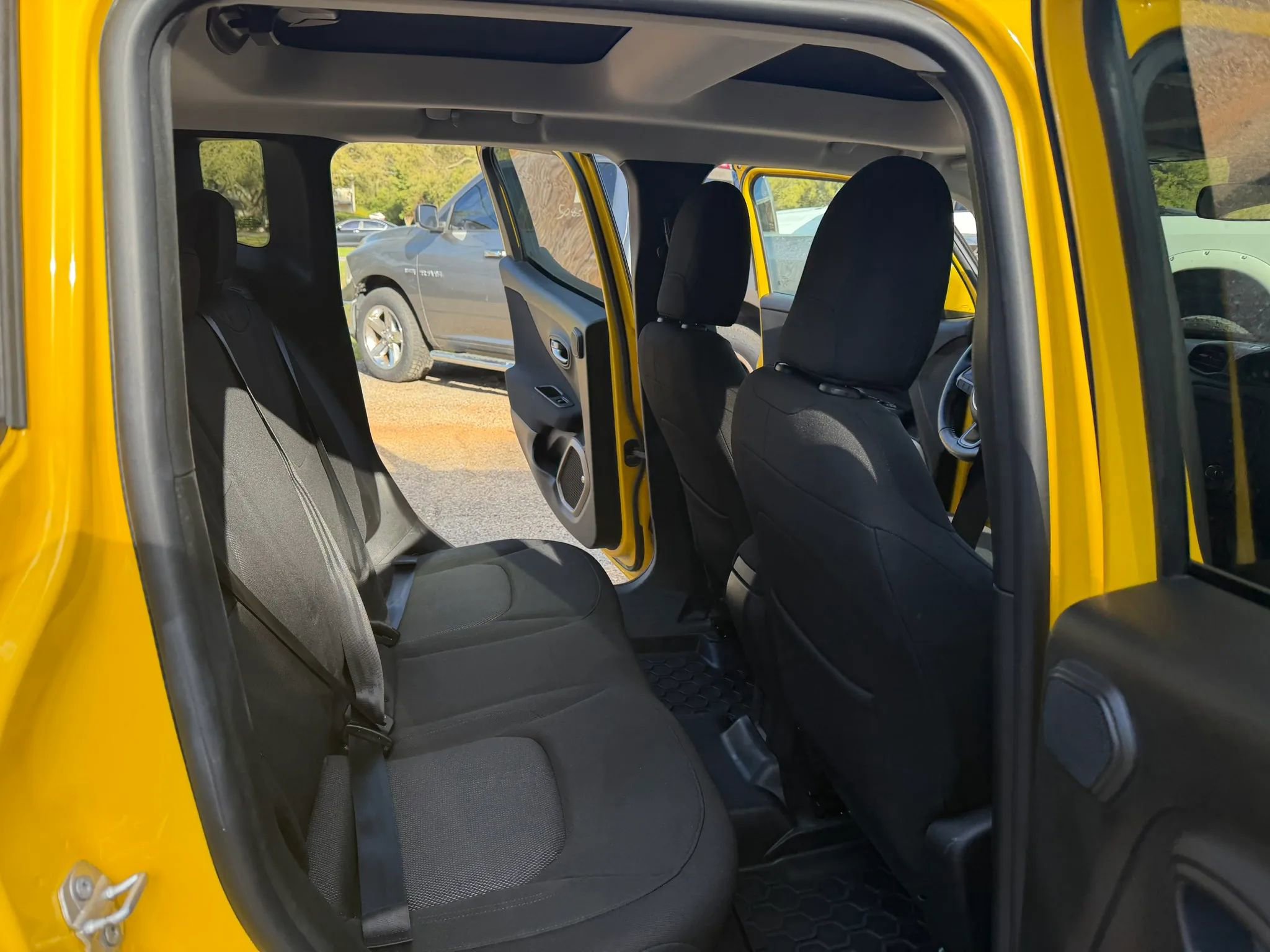 Used 2016 Jeep Renegade Latitude image 11