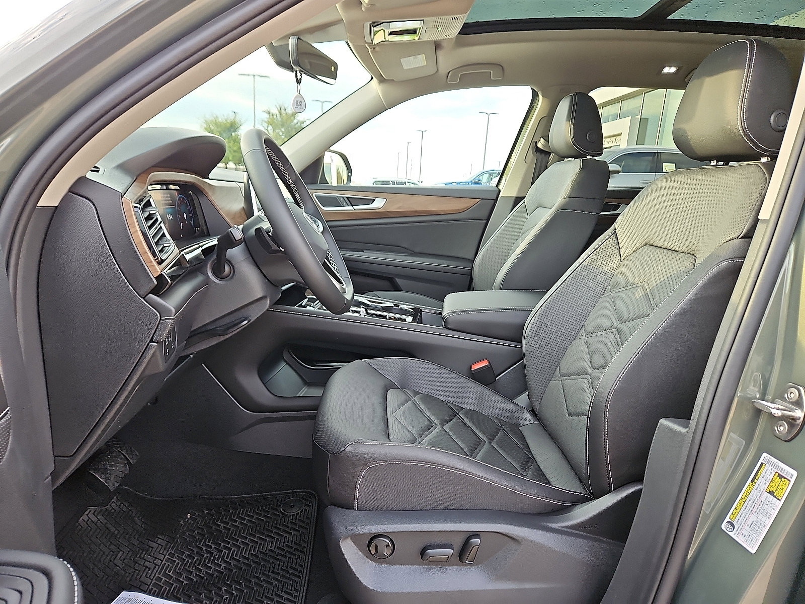 New 2026 Volkswagen Atlas SE image 12