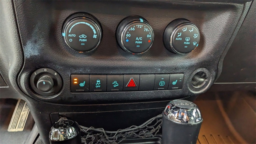 Used 2014 Jeep Wrangler Unlimited Rubicon w/ Connectivity Group image 26