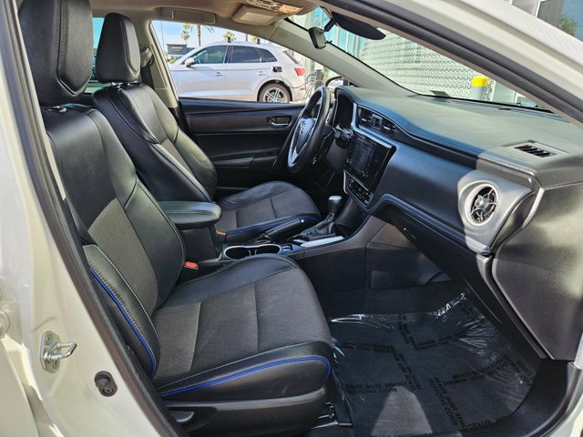 Used 2018 Toyota Corolla SE w/ SE Premium Package FWD image 23