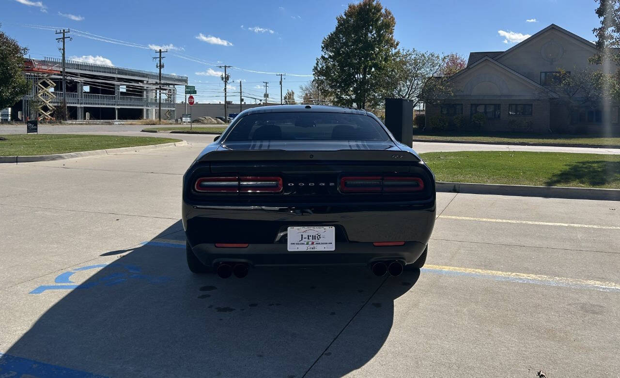 Used 2016 Dodge Challenger R/T image 7