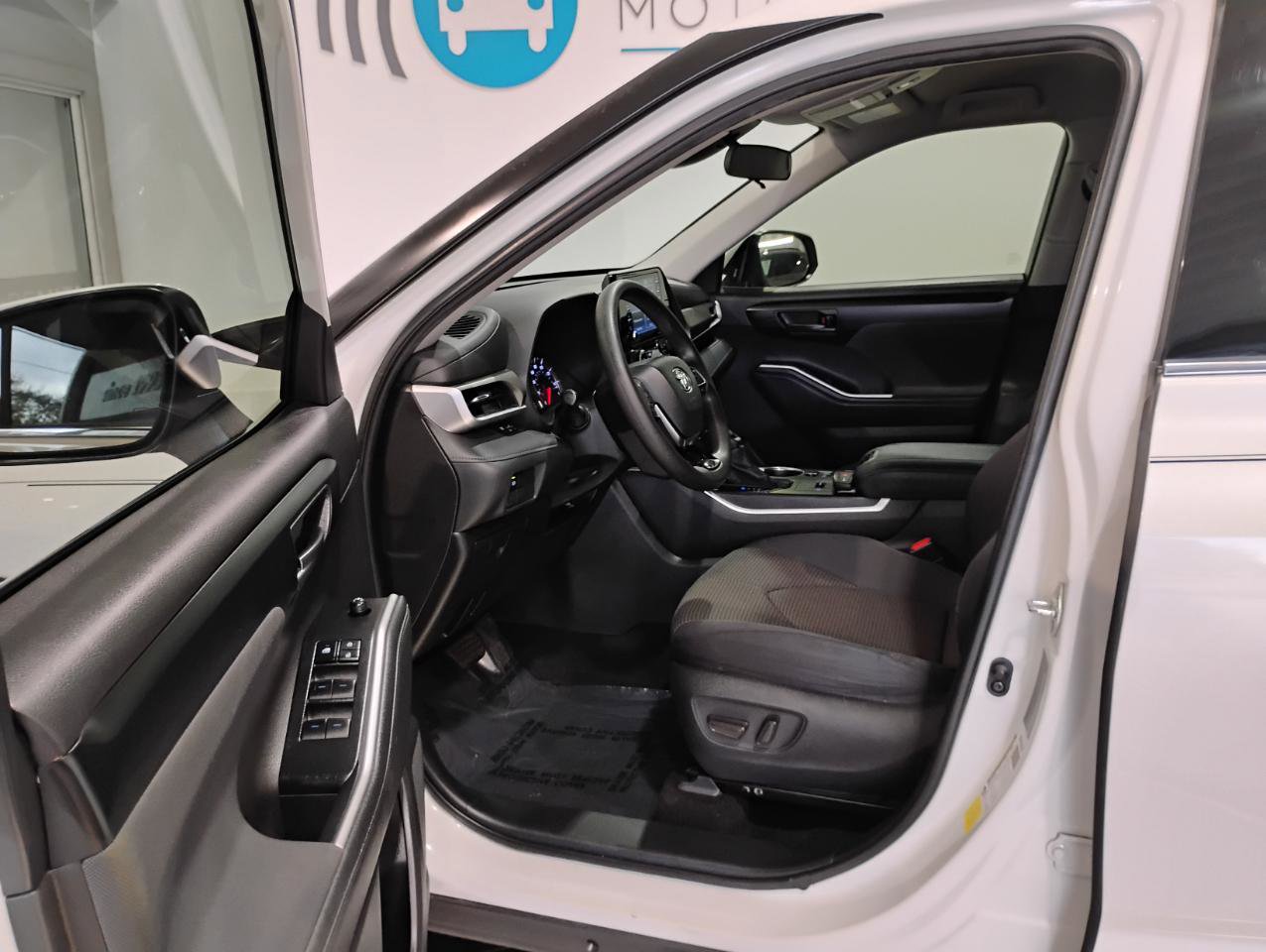 Used 2021 Toyota Highlander L image 8