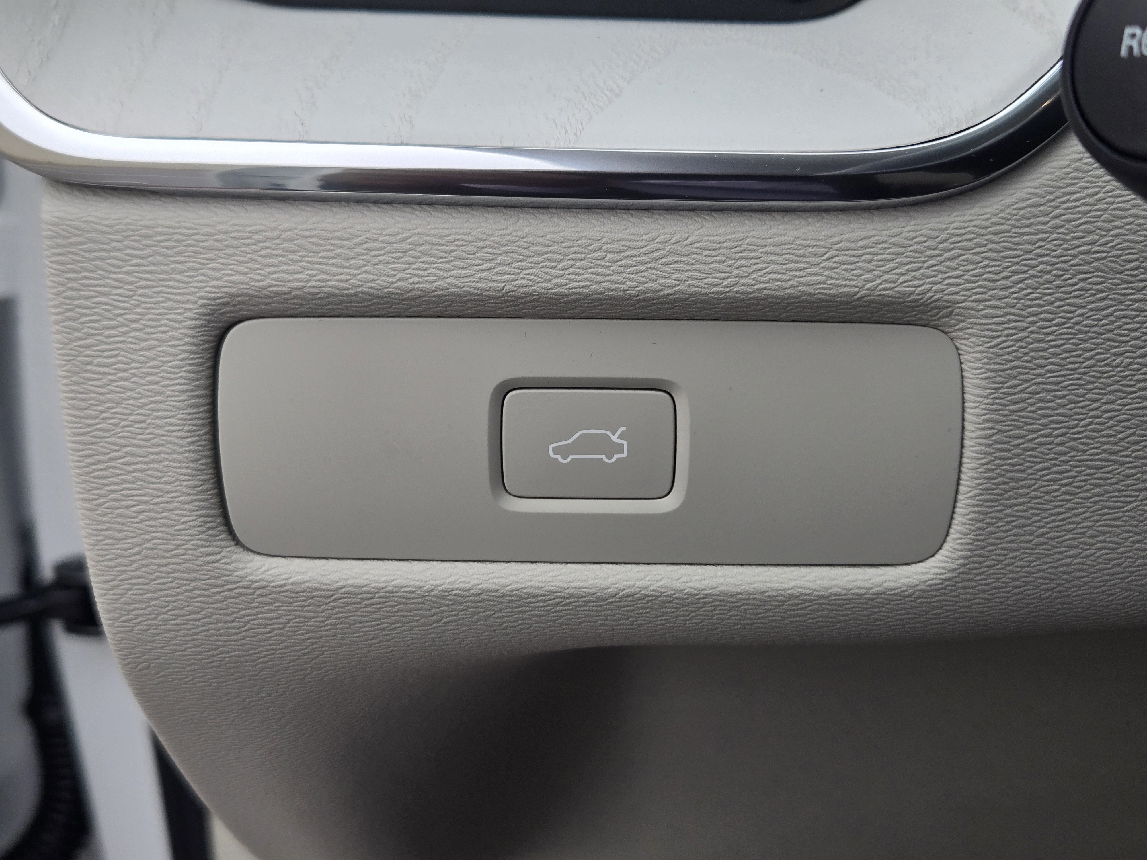 New 2026 Volvo XC60 B5 Ultra w/ Protection Package Premier AWD/4WD image 17