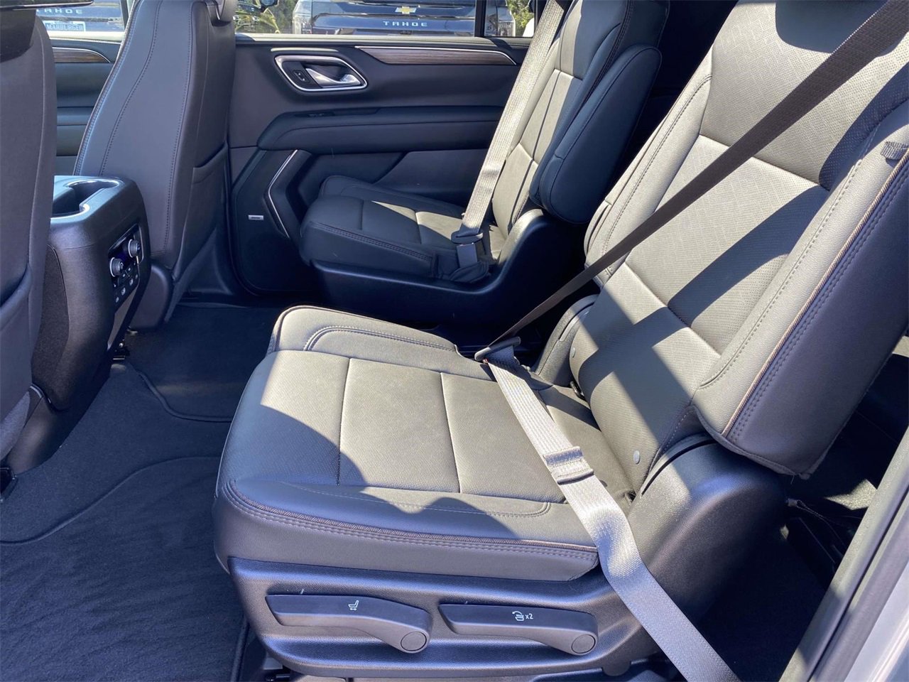 Used 2024 Chevrolet Suburban High Country w/ Advanced Technology Package image 11