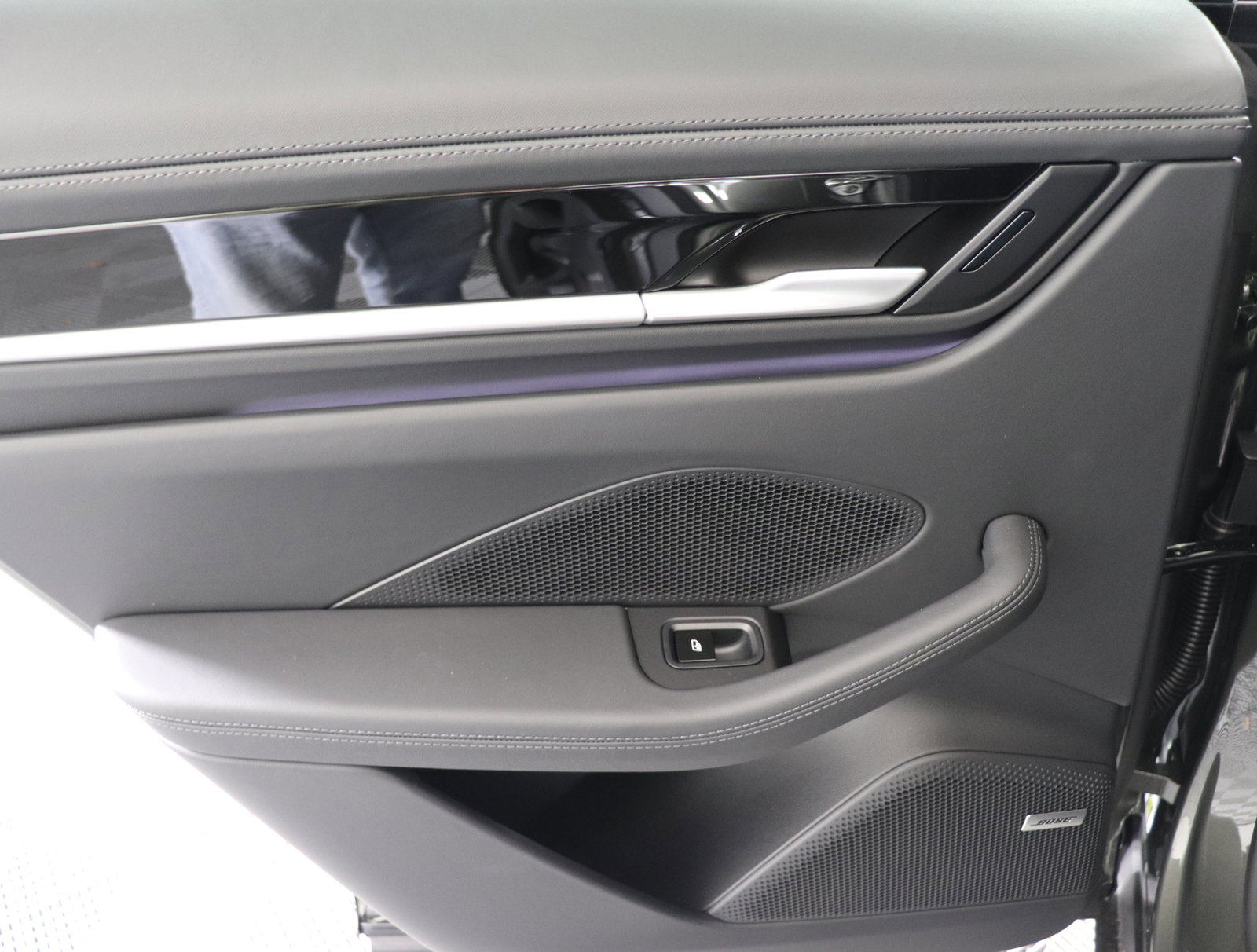 Used 2025 Porsche Macan Electric image 22