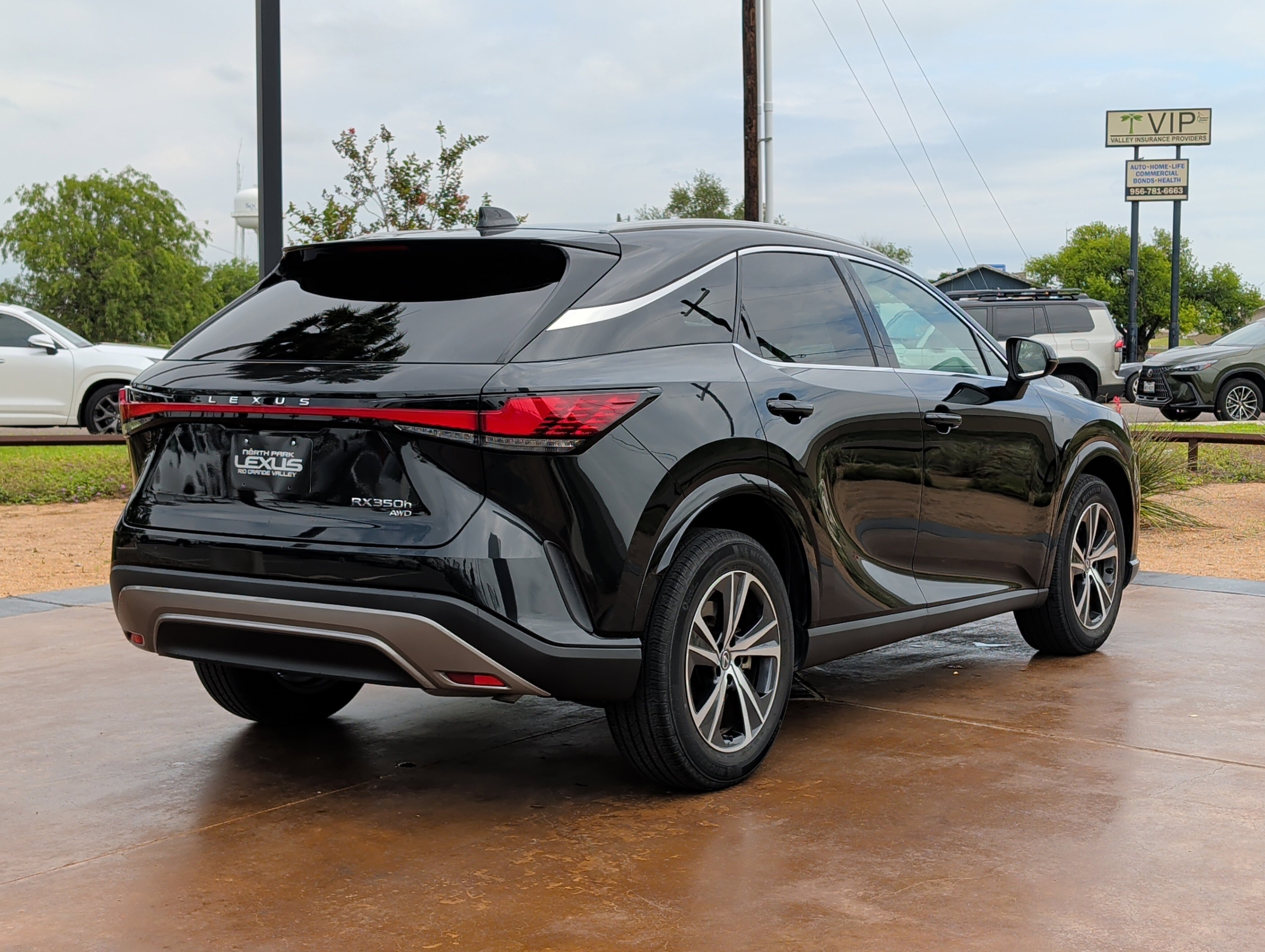 Used 2023 Lexus RX 350h w/ Accessory Package (Z1) AWD/4WD image 2