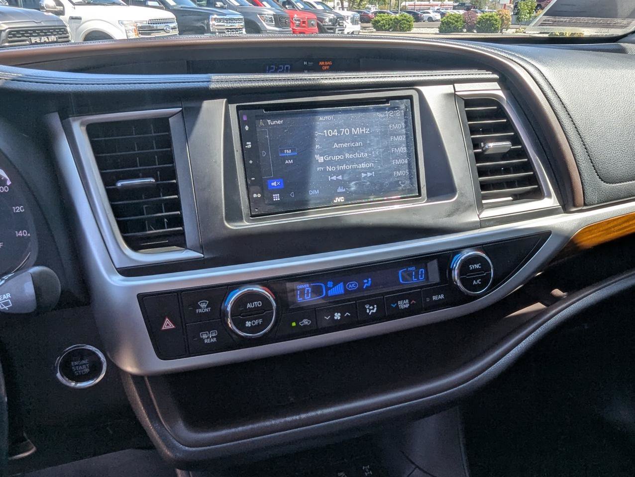 Used 2017 Toyota Highlander Limited AWD/4WD image 19
