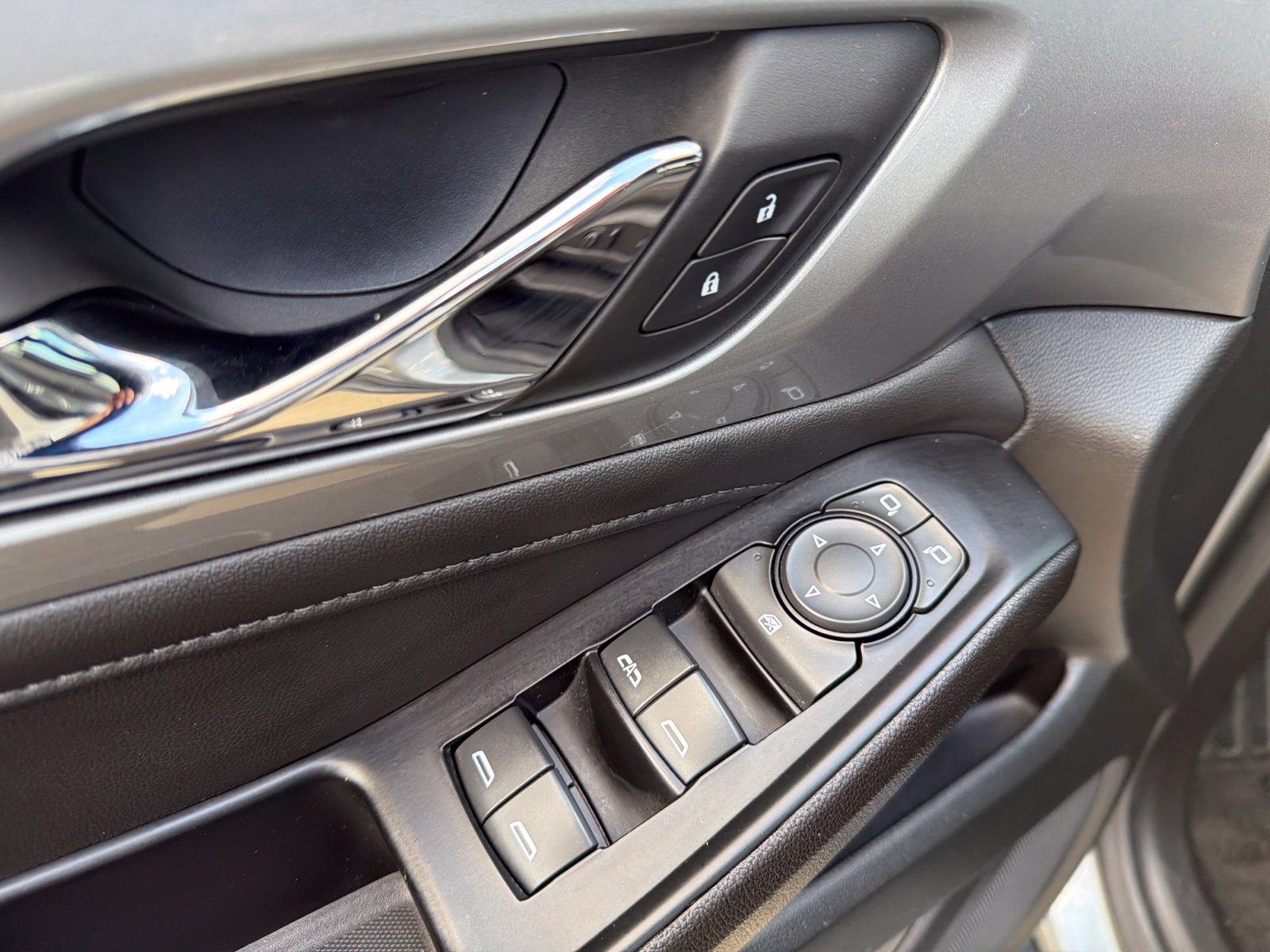 Used 2023 Chevrolet Traverse LT FWD image 15