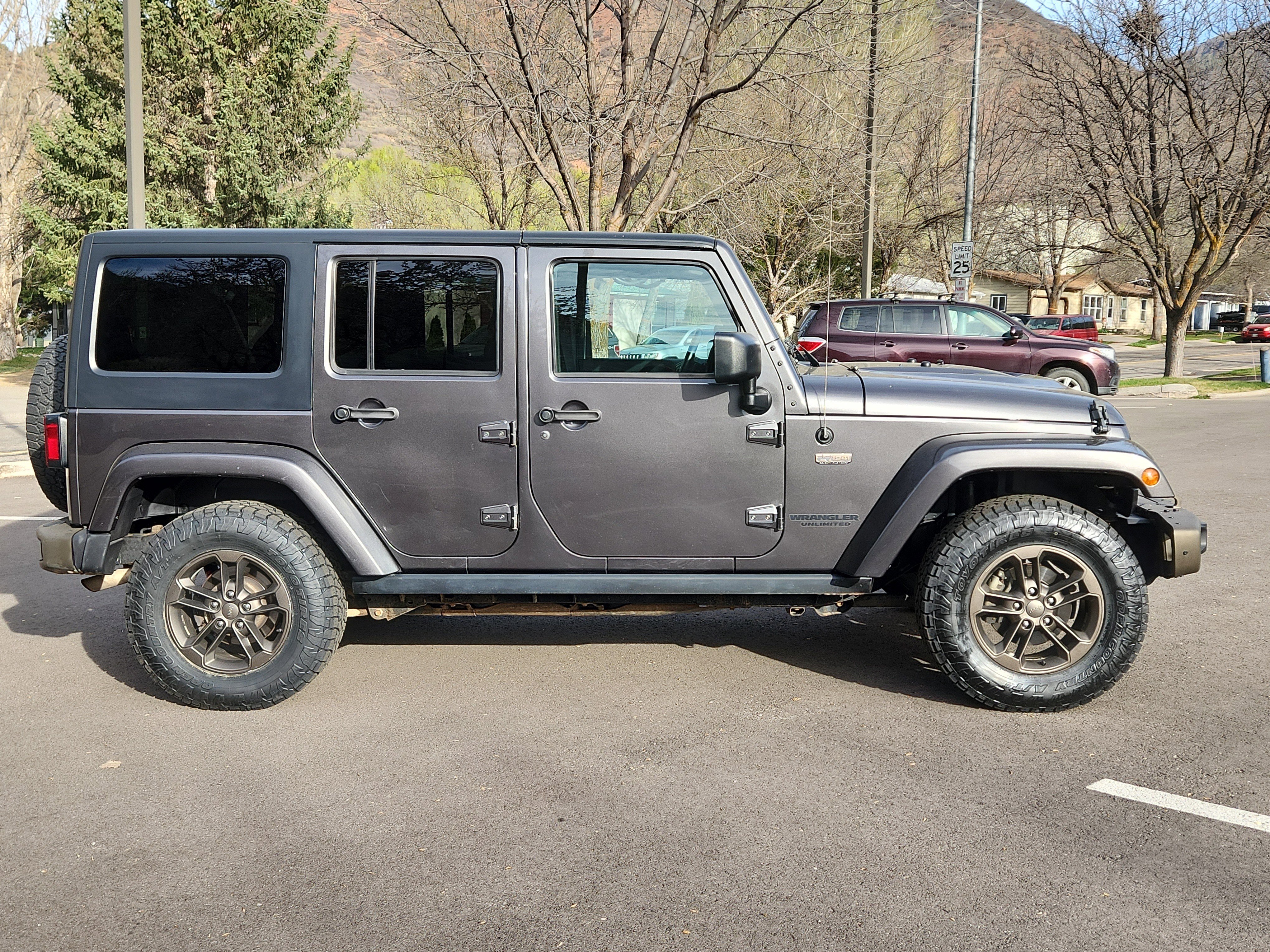 Used 2016 Jeep Wrangler Unlimited Sahara image 2