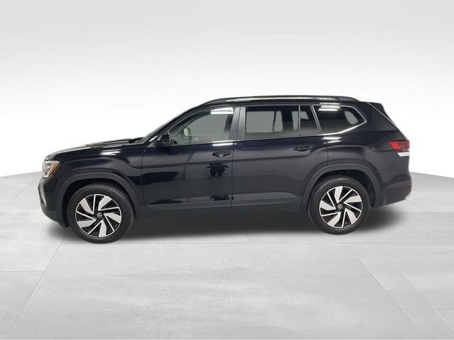 Used 2025 Volkswagen Atlas SE image 3