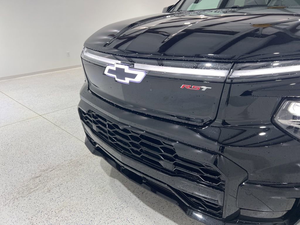 New 2024 Chevrolet Silverado EV RST image 13