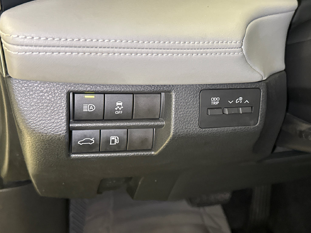 Used 2020 Toyota Avalon XLE FWD image 22