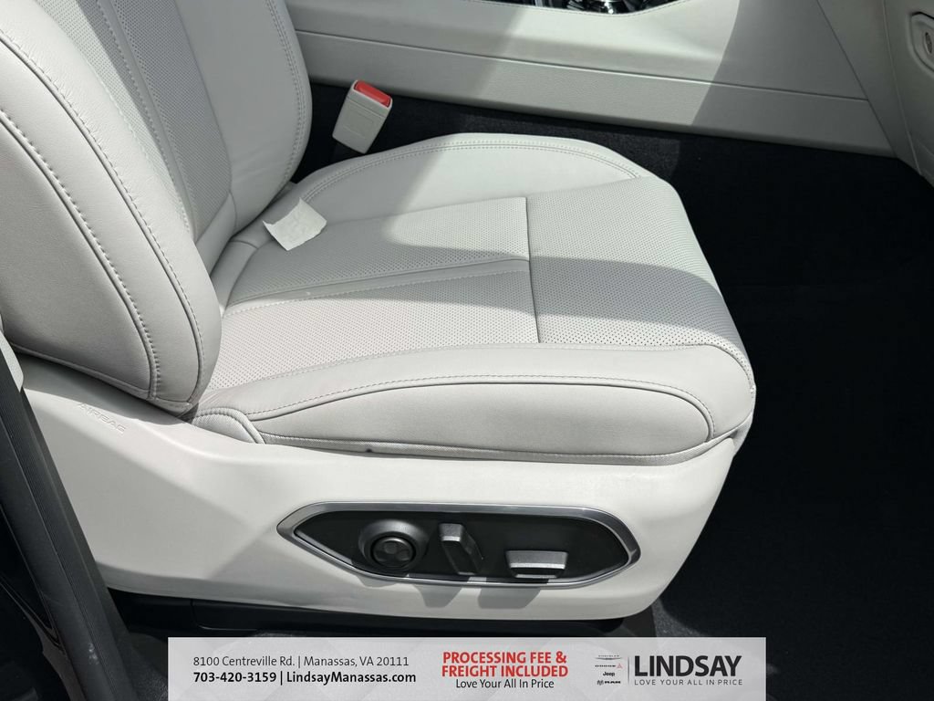 New 2026 Jeep Grand Wagoneer L Limited AWD/4WD image 12