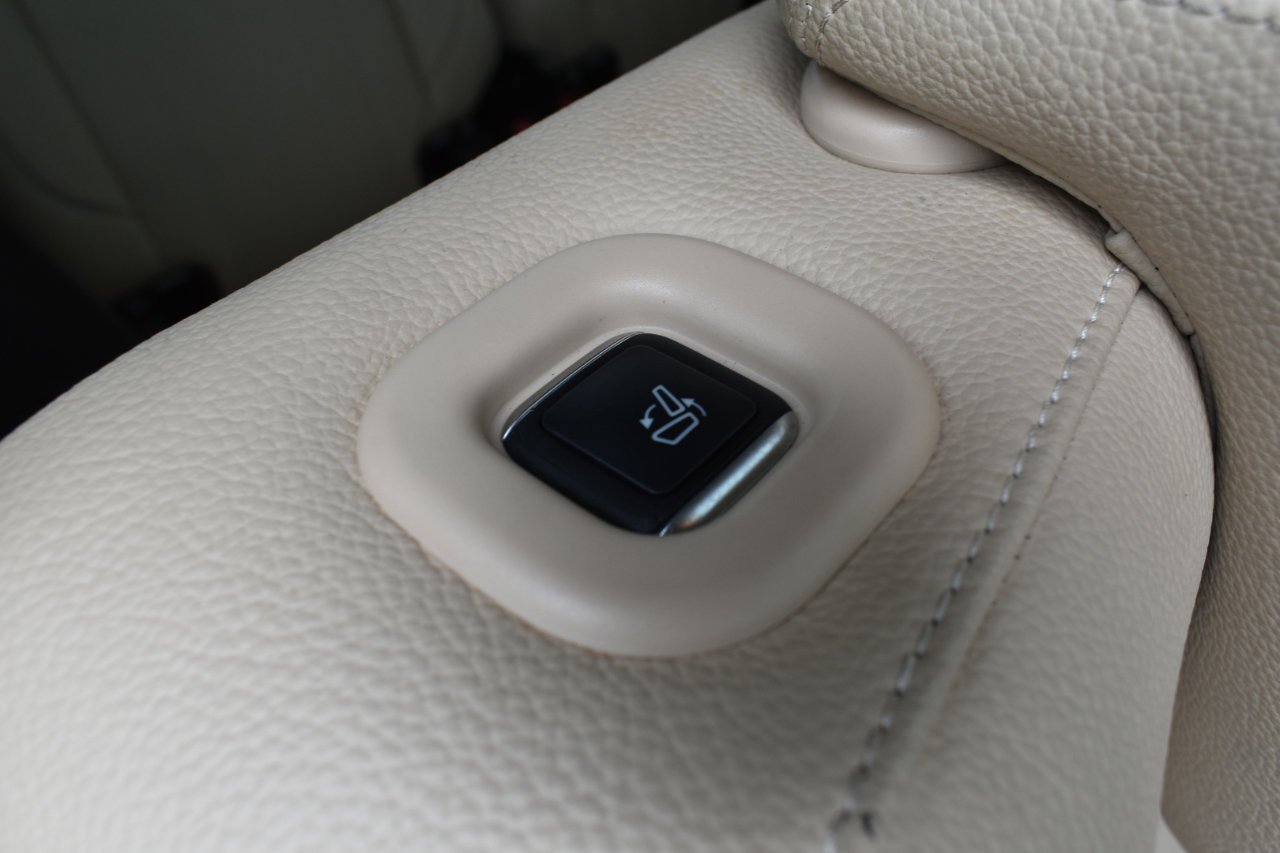 Used 2018 Mercedes-Benz GLS 450 4MATIC w/ Premium Package image 53