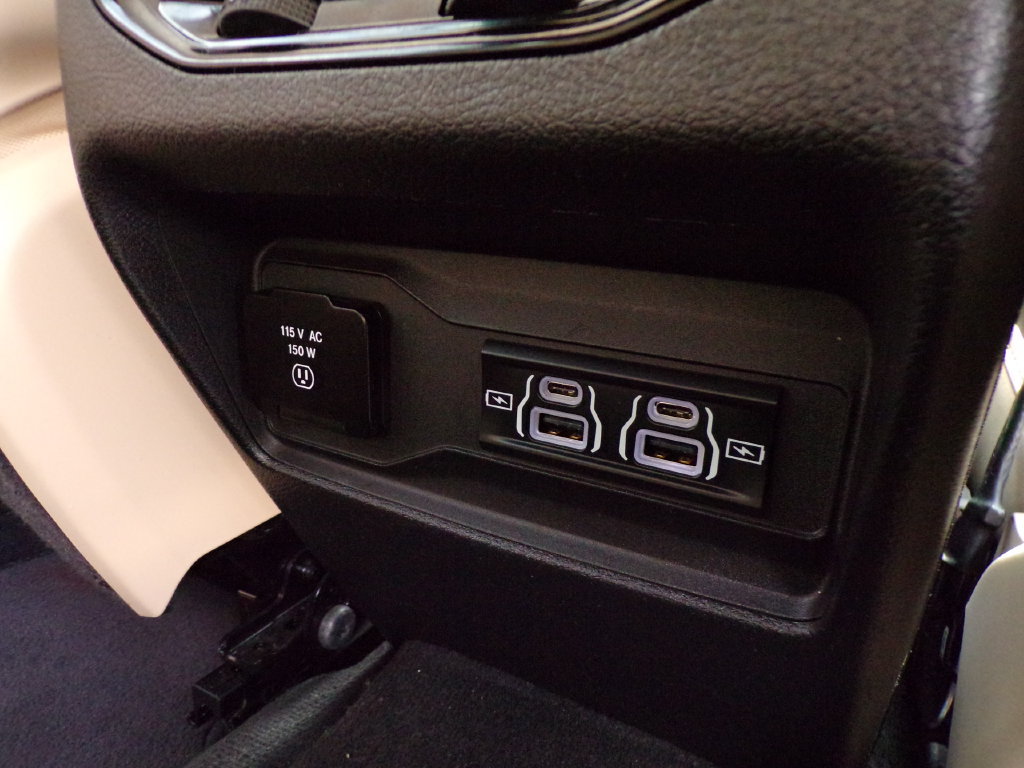 Used 2023 Jeep Grand Cherokee L Limited AWD/4WD image 9