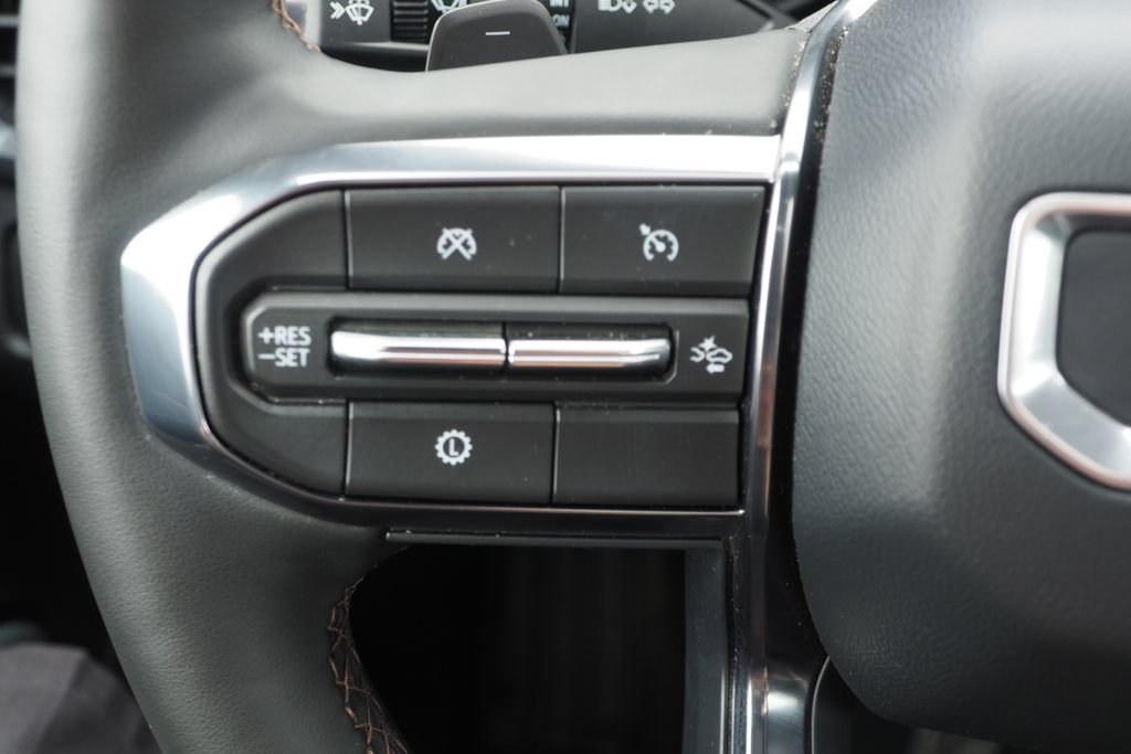 Used 2024 GMC Acadia AT4 w/ Luxury Package AWD/4WD image 29