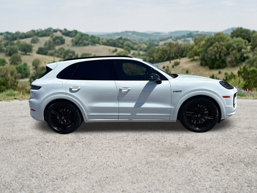 Used 2025 Porsche Cayenne Turbo AWD/4WD image 11