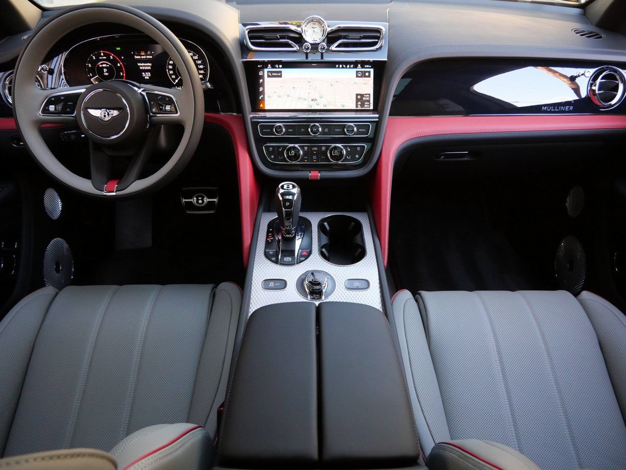 Used 2025 Bentley Bentayga Extended Wheelbase AWD/4WD image 4