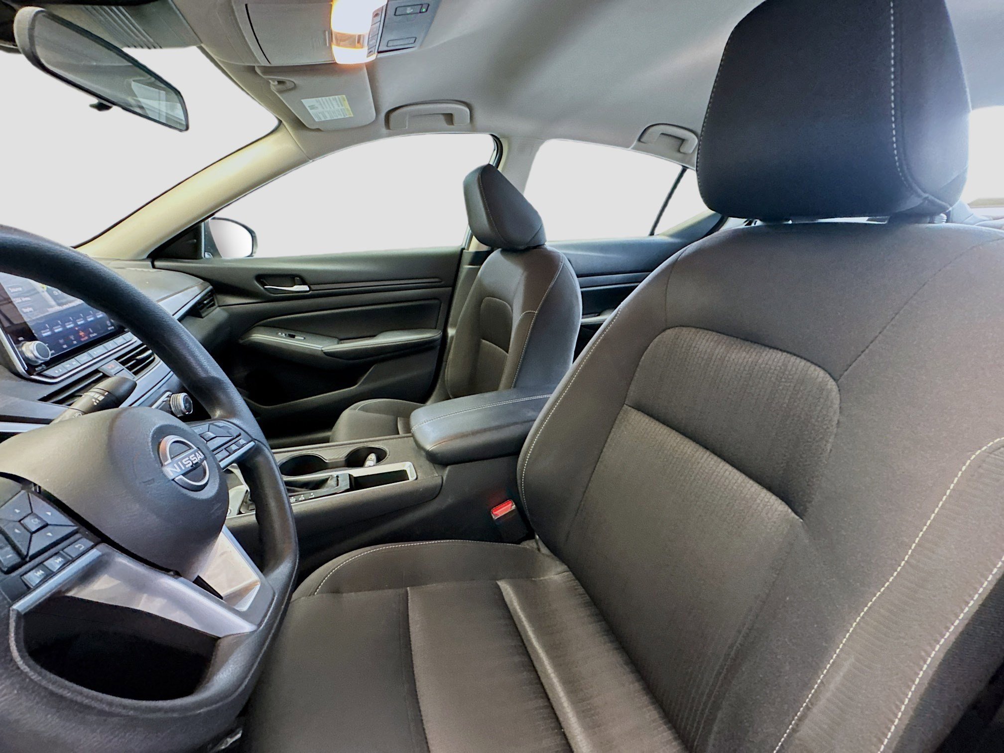 Used 2025 Nissan Altima 2.5 SV image 12