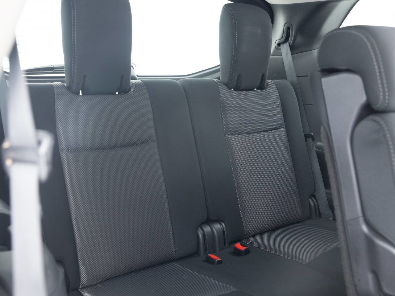 Used 2018 Nissan Pathfinder S image 31