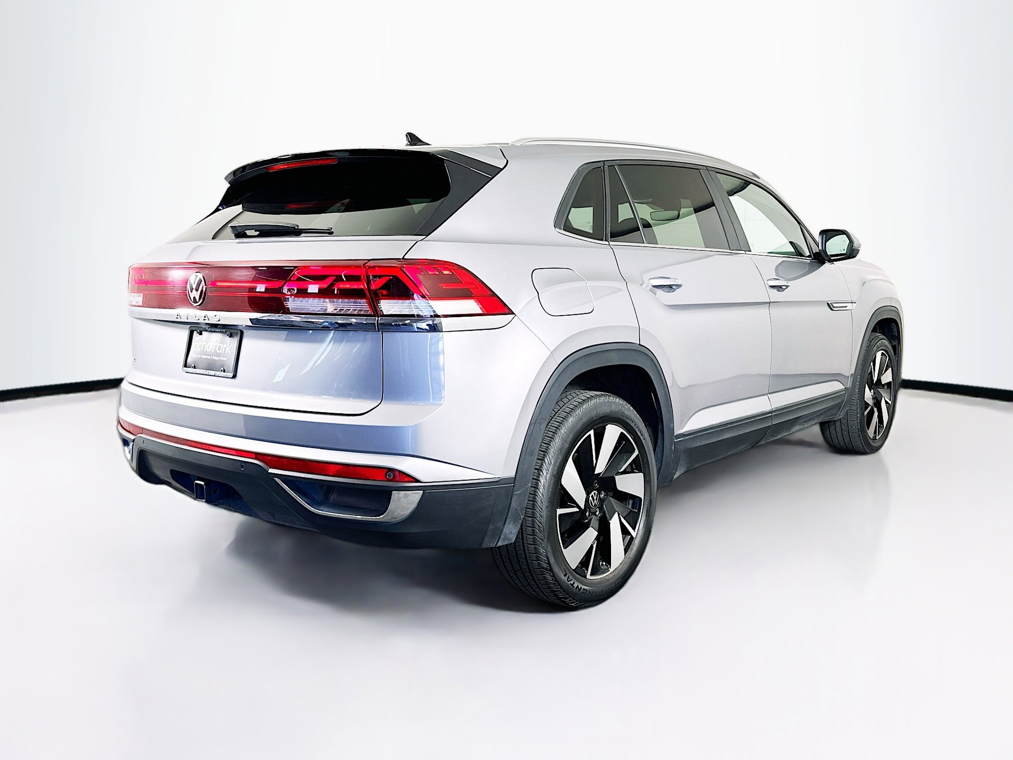 Used 2025 Volkswagen Atlas Cross Sport SE FWD image 9