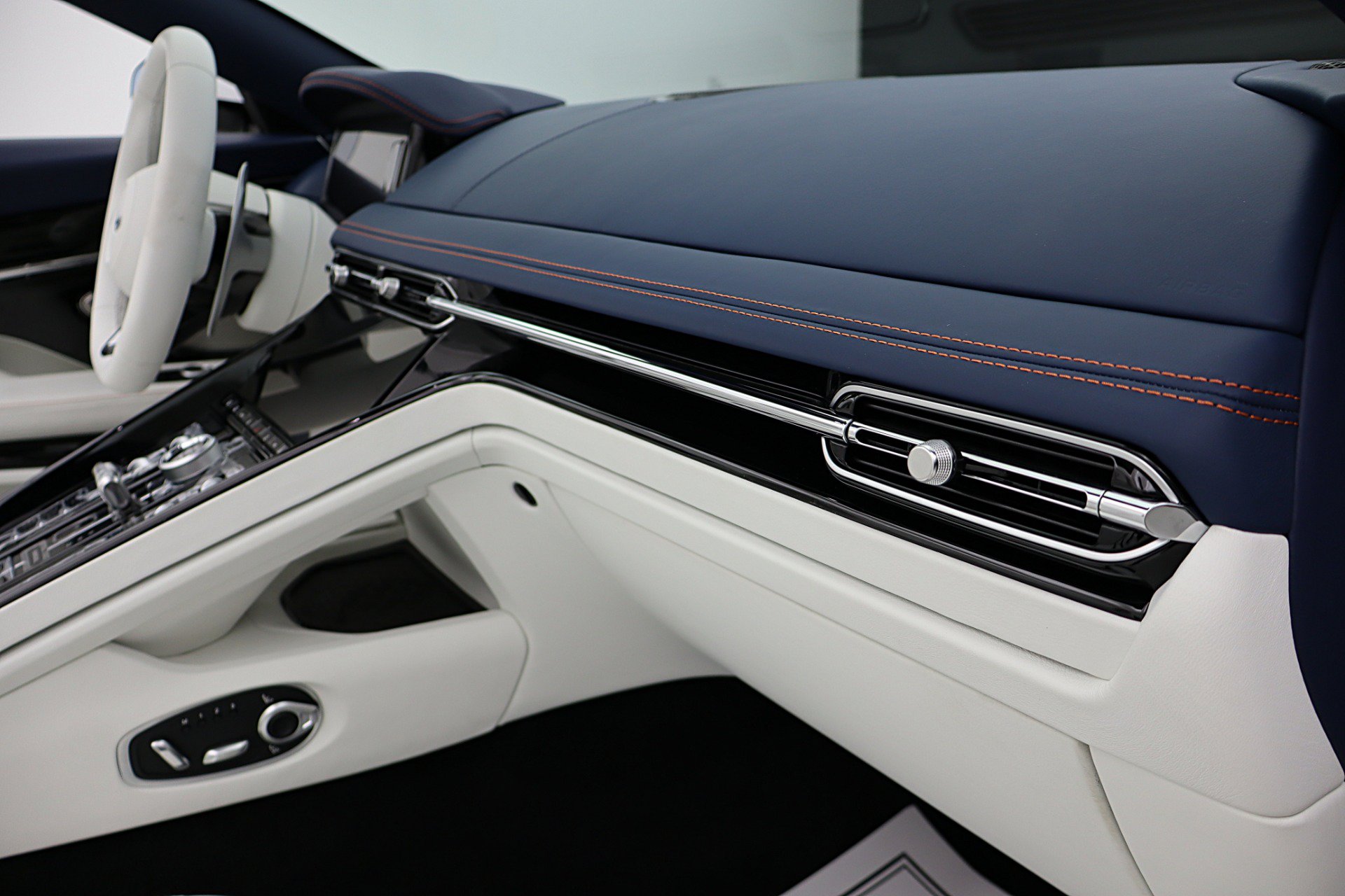 Used 2026 Aston Martin DB12 Convertible RWD image 48
