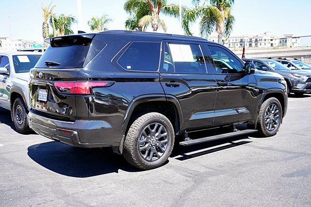 Used 2023 Toyota Sequoia Platinum AWD/4WD image 4