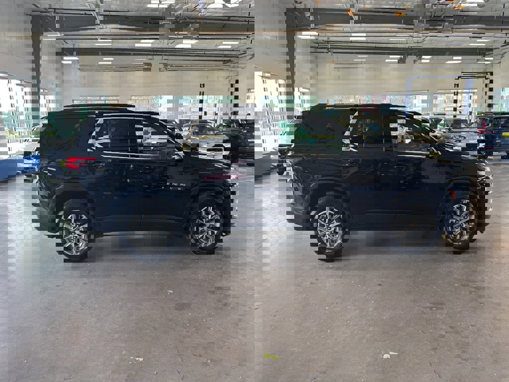 Used 2023 Chevrolet Traverse LT image 5