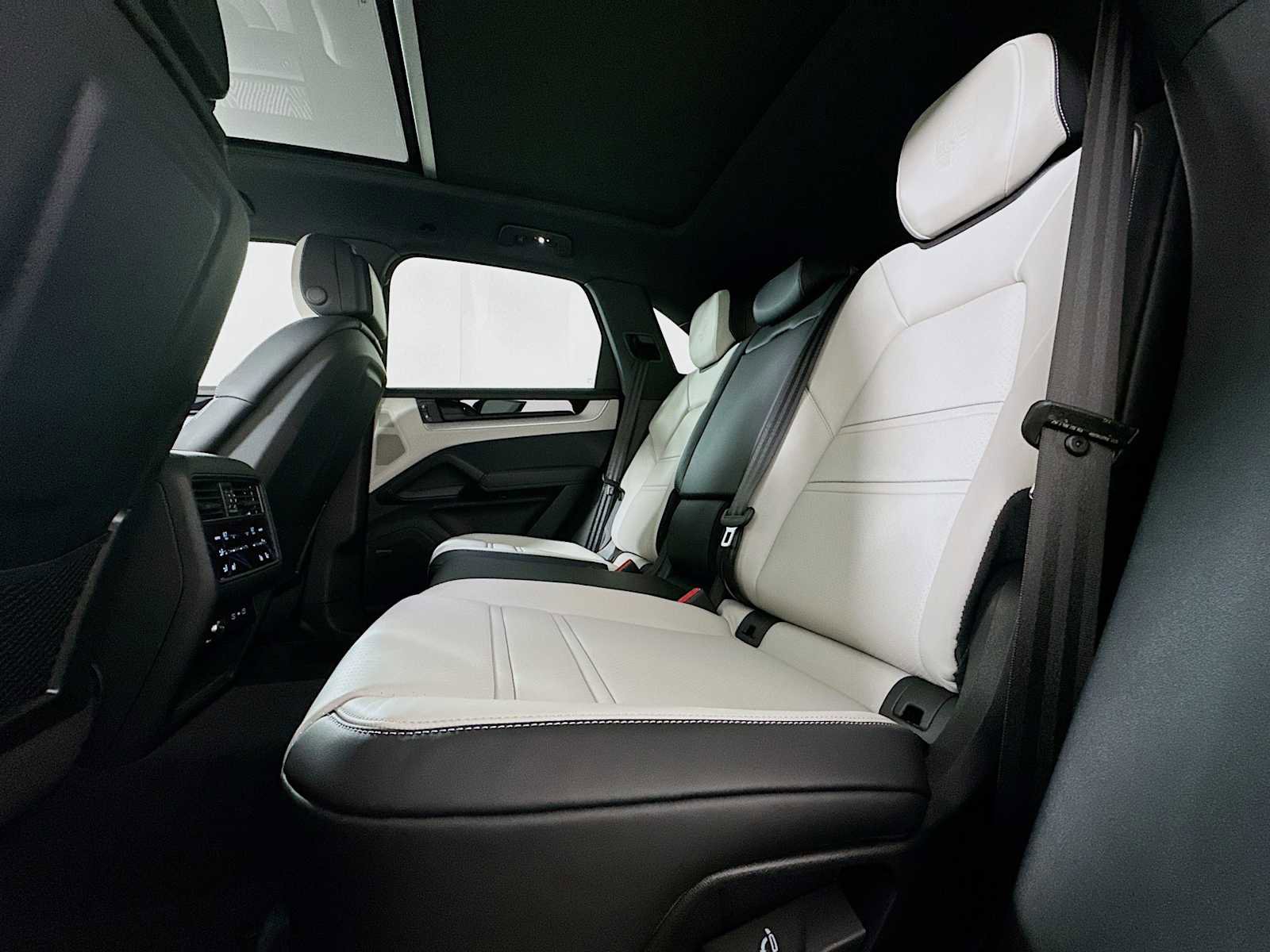 New 2026 Porsche Cayenne image 23