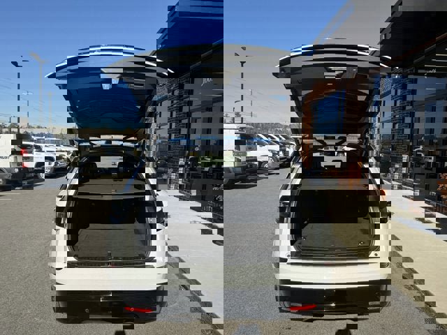 Used 2025 Land Rover Range Rover Velar Dynamic SE image 12